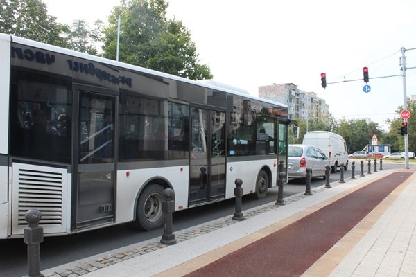 Нови насочващи ленти са направени за улеснение на трафика в Пловдив.