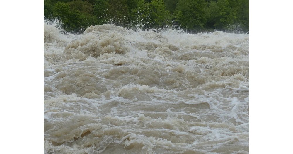 A bus carrying employees was submerged by a tsunami in the village of Branishte