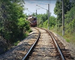 Влак премаза 77-годишен мъж в Бургас, вървял по релсите