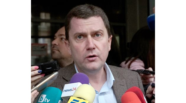 Досегашният кмет на Перник Станислав Владимиров бе преизбран
с близо 80 на сто  подкрепа.

СНИМКА: 24 ЧАСА