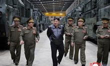 Ким Чен Ун инспектира нови тактически ракетни системи (Снимки)