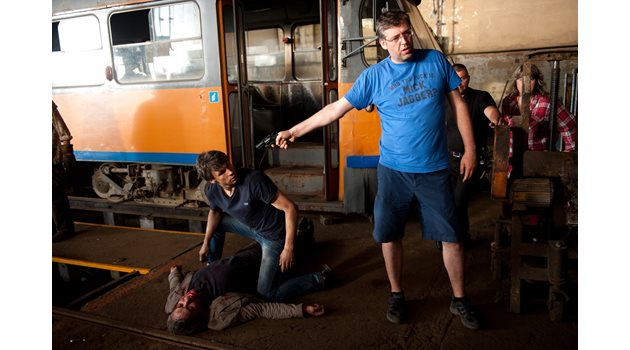 Режисьорът показва какво иска да се случи в ключова сцена от “Под прикритие”, в която главният герой Мартин помага на комисар Попов.