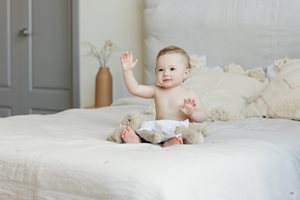 Как да се грижим за бебе с атопична кожа?