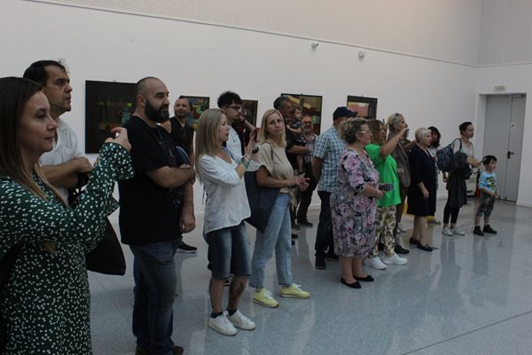 15 пловдивски художници показват 75 творби в зала „2019“ (Снимки)