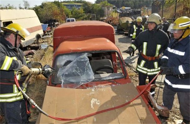 Полицаи и данъчни претарашиха 419 автоморги