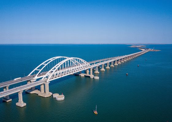 Кримския мост КАДЪР: Туитър/@igorsushko