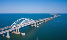 Спряха движението по Кримския мост, въздушна тревога в Севастопол