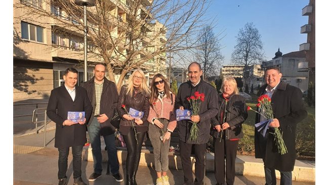 On March 8, Tsvetanov and candidates from the list of “Republicans for Bulgaria” smiled dozens of ladies in Gorna Oryahovitsa