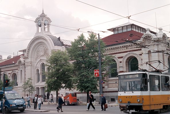 Централните софийски хали, които са една от емблематичните софийски сгради, може да станат част от търговска верига.