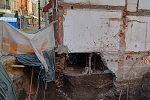 Къщата на семейство с 3 малки деца в Пловдив се разпада заради строеж на хотел