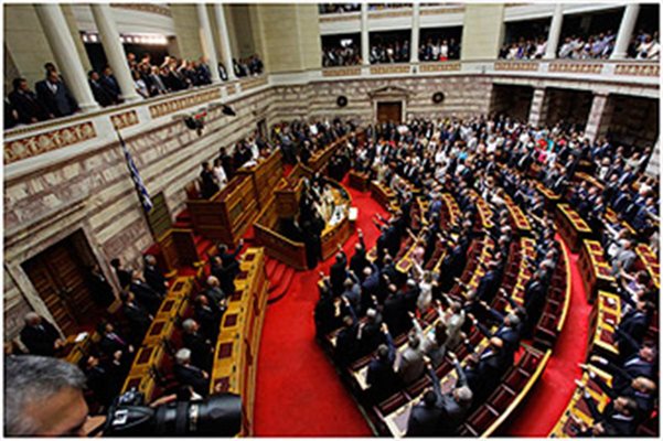 Гръцки депутати и мъртви крадат от хазната