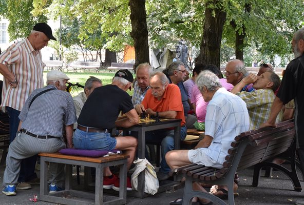 Властите във Франция ще повишат възрастта за пенсиониране на 65 г.
СНИМКИ: АРХИВ