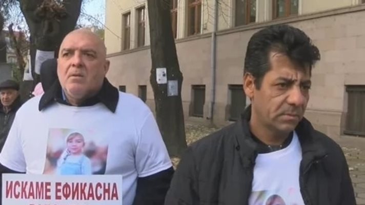 Бащата на убитата Моника-Марин (вдясно) настоява за справедливо наказание за виновника