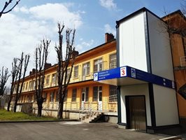 Настаниха в Инфекциозна клиника-Пловдив пет от натровените с дюнери деца от Розино