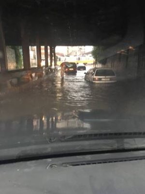 Дъждът превърна в реки улиците на Подуяне