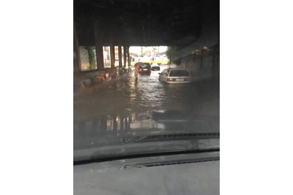 Дъждът превърна в реки улиците на Подуяне
