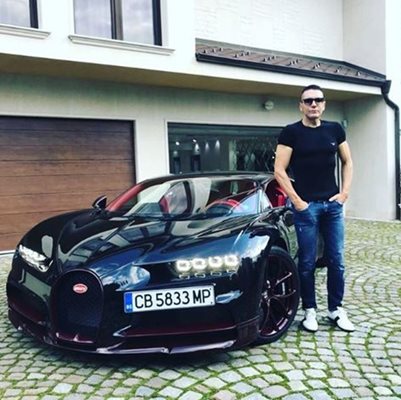 Собственикът на транспортната фирма "Биомет" Ваньо Алексиев показа преди няколко дни в инстаграм новото си Bugatti Chiron