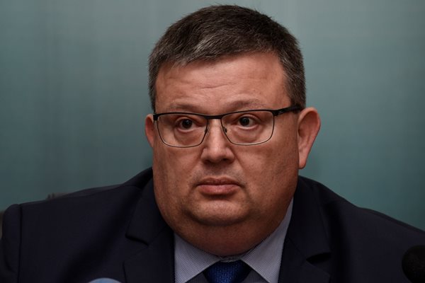 Сотир Цацаров поиска 6 депутатски имунитета.