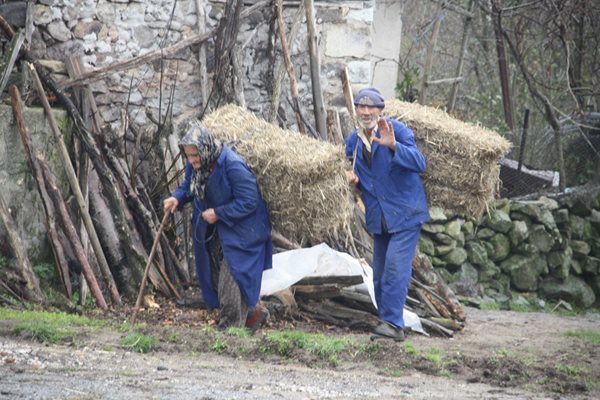 Жителите на Кушла разчитат основно на себе си, за да оцелеят.
