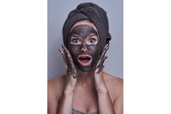 Оставете маската да подейства 10-ина минути, преди да измиете лицето си.
