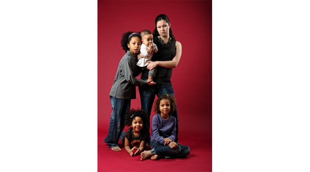 СЕМЕЙСТВО: Танцьорът е щастливо обвързан от 10 години със съпругата му Гена и четирите им деца.