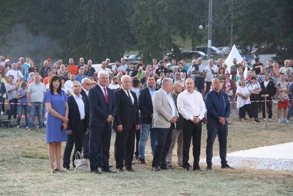 Румен Радев на издигането на българския трибагреник на пилона "Рожен" Снимка: Валентин Хаджиев