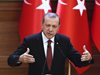 Още шест хиляди академици, полицейски и държавни служители са уволнени в Турция