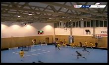 Покрив на чисто нова спортна зала се сгромоляса по врме на футболен мач в Чехия
