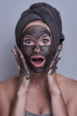 Оставете маската да подейства 10-ина минути, преди да измиете лицето си.