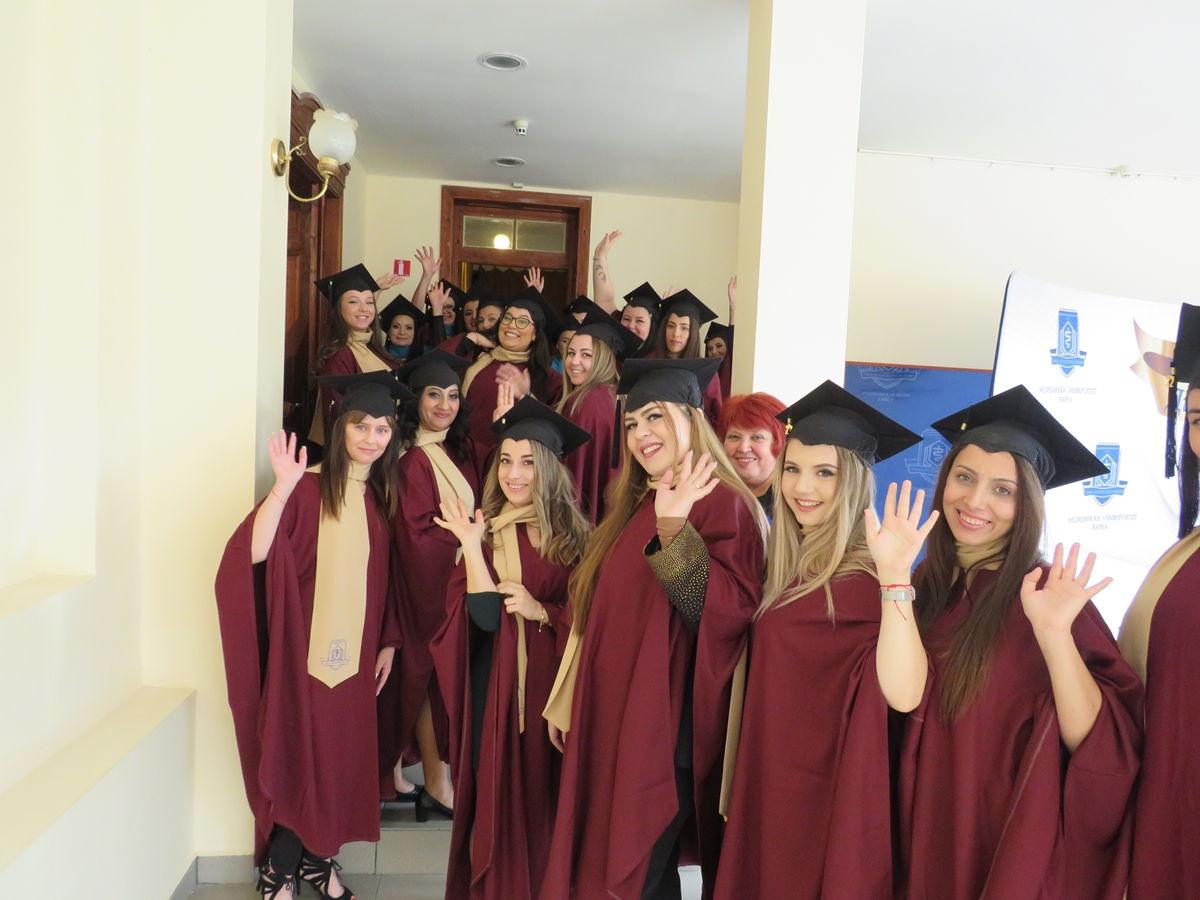 24 акушерки и сестри се дипломираха
в Търново, всички остават у нас