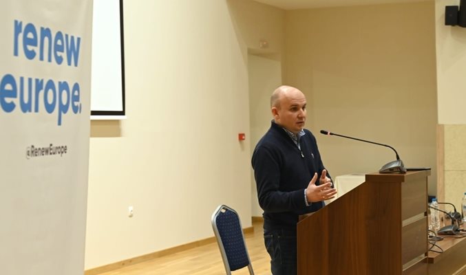 Кючюк по време на семинара „Младите и бъдещето на Европа“ днес в Пловдив. Снимки пресофис на евродепутата