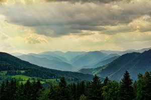 Лоши условия за туризъм в планините, валят сняг и дъжд