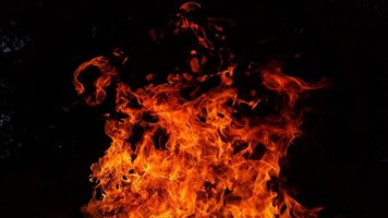Автомобил се запали в движение и изгоря на пътя Димитровград - Хасково