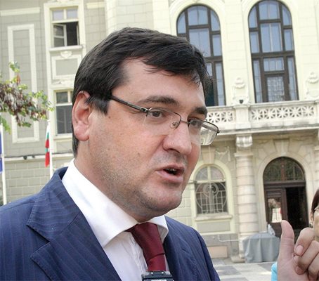 Славчо Атанасов пред община Пловдив обявява кандидатирането си за втори път
