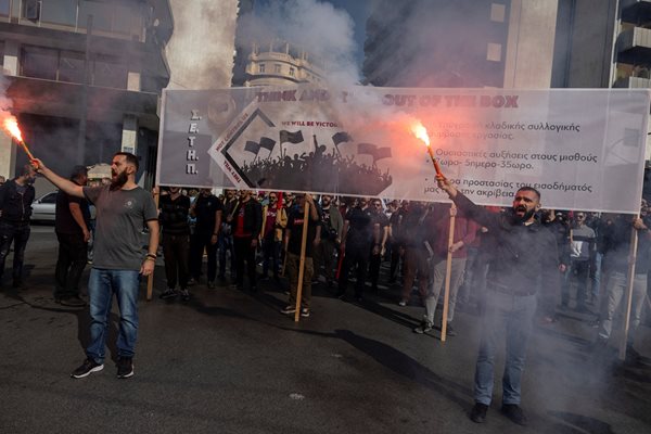 Протести за по-високи доходи блокират Европа Снимка: Ройтерс