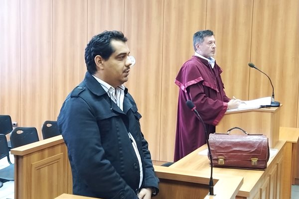 Сергей Харварда се яви с куп претенции в съда в Пловдив.