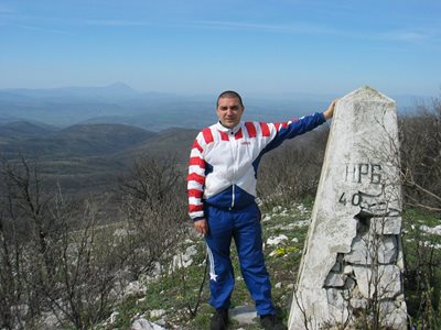 Ивайло Цеков на връх Връшка чука, известен  като Малката Шипка заради героичната  му отбрана в началото на  Сръбско-българската война.