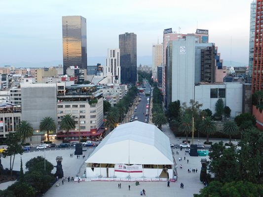 Мексико Сити, сниман от триумфалната арка