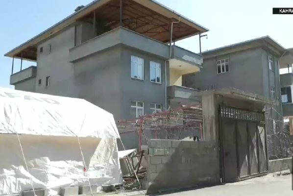 3-етажната къща на Мехмет останала невредима след опустошителните земетресения Кадри: CNN Turk