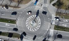 Абсурдно кръгово кръстовище в Шумен стана хит в социалните мрежи (Видео, снимка)