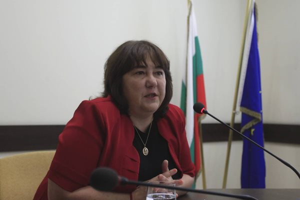 Служебният министър на финансите Росица Велкова 
Снимка: Велислав Николов