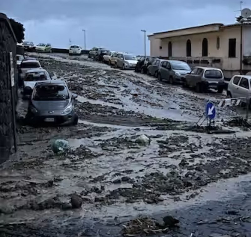 Италия обяви извънредно положение на остров Иския след вчерашното свлачище