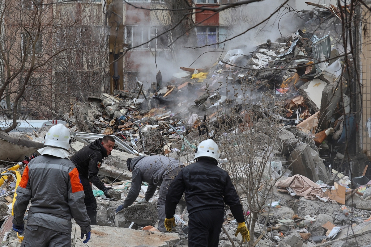 4-има загинали и още 11 в неизвестност след руски удари в Одеса