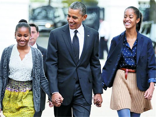 Обама плаши щерките си със семеен татус