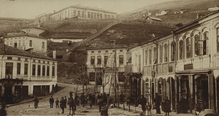През 1884 г. започва строителството на нова болнична база на хълма.