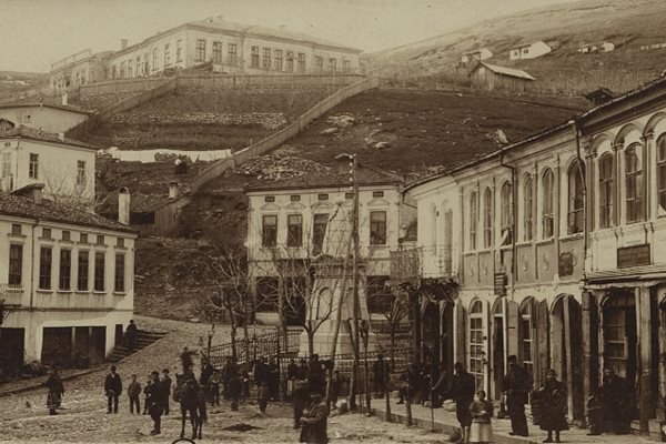 През 1884 г. започва строителството на нова болнична база на хълма.