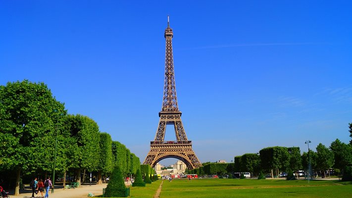 Париж е едно от местата, което ще посетят блогърите.