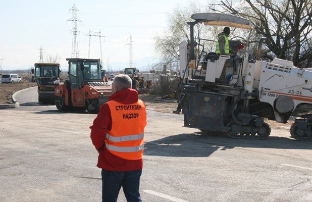 На кръговото работеха с пълна пара