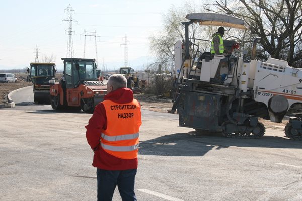 На кръговото работеха с пълна пара