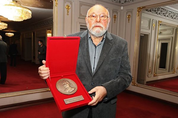 Писателят стана носител на наградата за духовен принос на името на Иван Вазов
